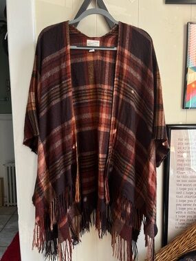 Universal Thread Plaid Fringe Wrap in Brown and Rust